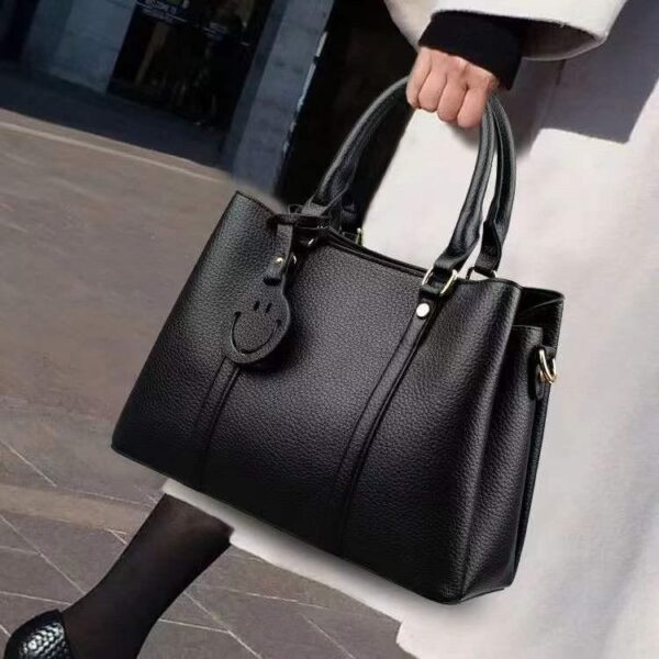 Cooperate hanbag for women